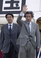 Koizumi departs for G-8 summit in Kananaskis